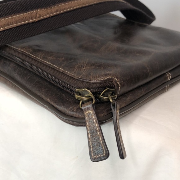 GUN TOTE’N MAMAS distressed brown leather crossbody. Concealed carry. - Picture 13 of 16